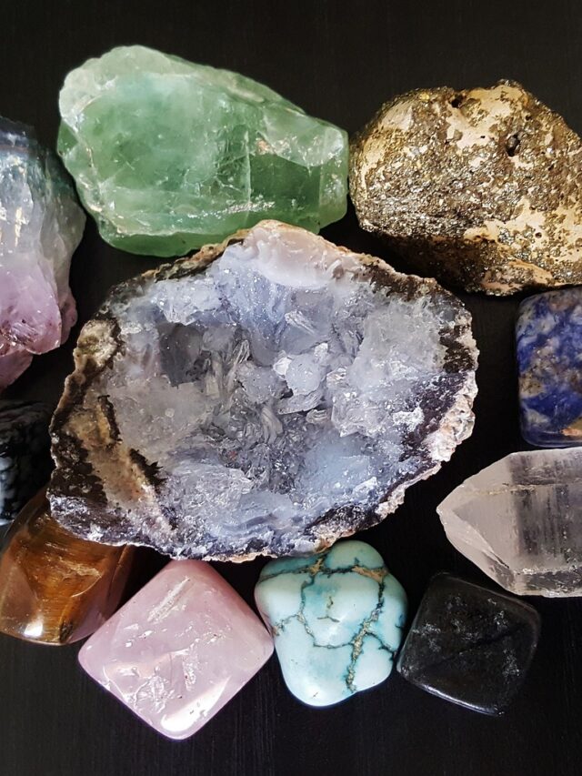 Zodiac Gems :Aligning Energies & Cosmic Connections